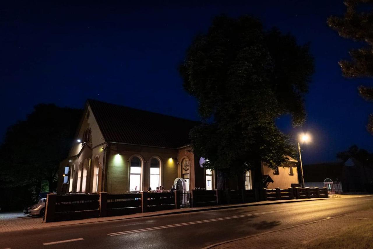 Dom Weselny Pod Kasztanem Hotel Luban Buitenkant foto