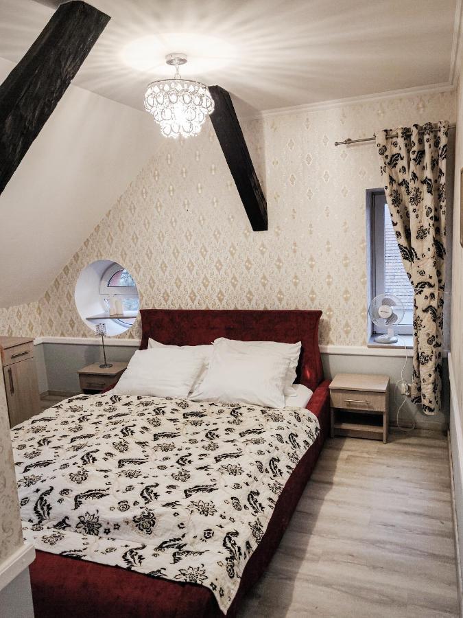 Dom Weselny Pod Kasztanem Hotel Luban Buitenkant foto