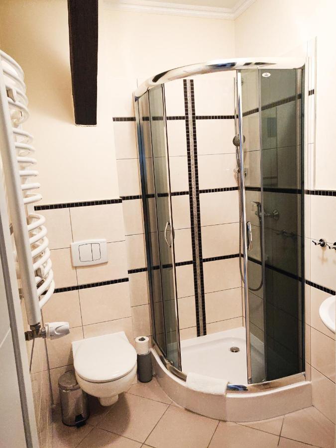 Dom Weselny Pod Kasztanem Hotel Luban Buitenkant foto